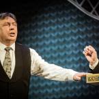 foto Rakvere Teatri lavastusest "Kaks tosinat tulipunast roosi"
