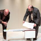 Foto Rakvere Teatri lavastusest "Alibi" (fotograaf Kalev Lilleorg)