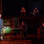 Foto Rakvere Teatri lavastusest "Lahkumine", fotograaf Kalev Lilleorg